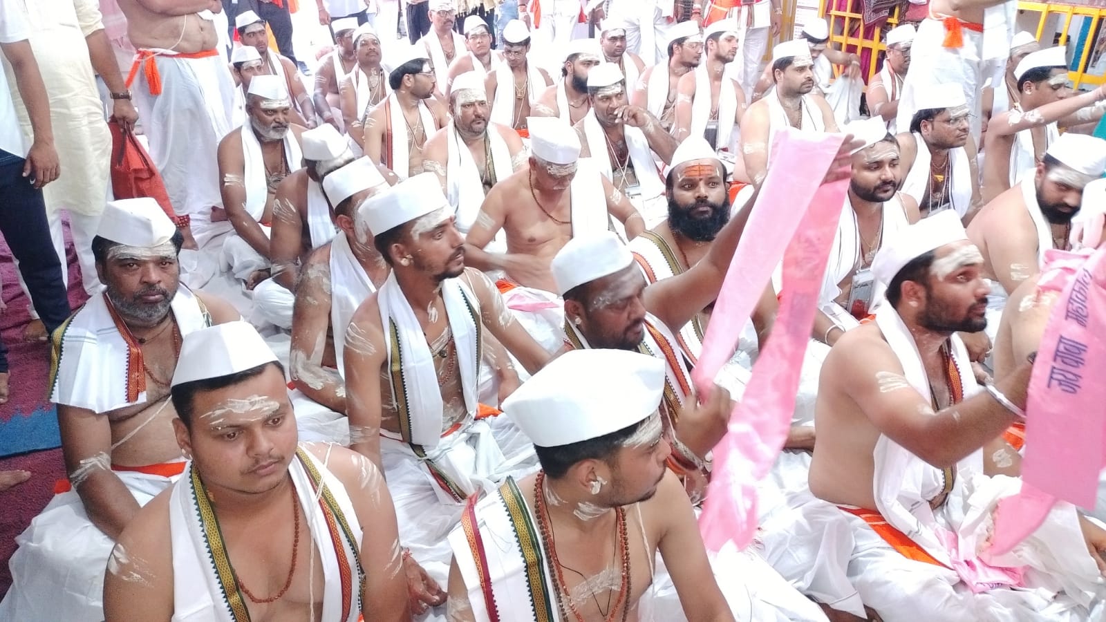 नंदी पर सवार होकर नगर भ्रमण पर निकले बाबा महाकाल