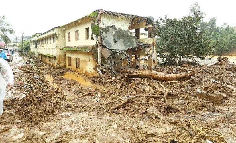 वायनाड का वह स्कूल जो कभी बच्चों की हंसी से रहता था गुलजार अब बन चुका है खंडहर