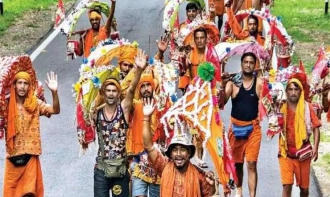 मथुरा में भीषण हादसा... बेकाबू होकर पीछे से ट्रॉली में घुसी कांवड़ियों की बाइक, तीन की मौत