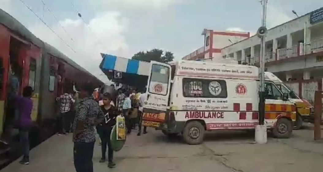 शाहजहांपुर में हादसा... आग लगने की अफवाह पर ट्रेन में मची भगदड़, 20 यात्री घायल