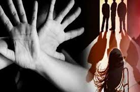 बीटेक की छात्रा से कार में दुष्कर्म... अर्धनग्न हालत में सड़क पर फेंका