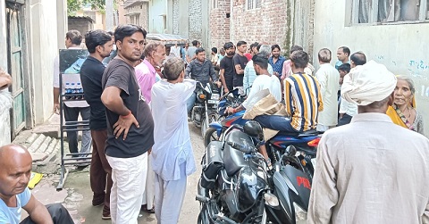 दूसरे समुदाय की युवती को लेकर भागे युवक का पेड़ पर लटका मिला शव