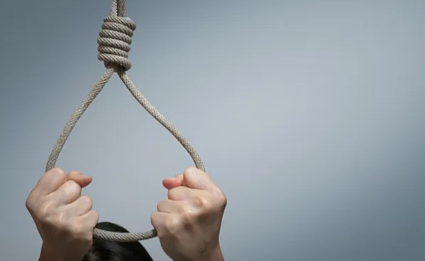 कैबिनेट मंत्री धर्मपाल सिंह के ड्राइवर का गेस्ट हाउस में लटका मिला शव, कान में लगा था ईयरफोन