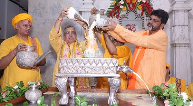 Mathura News : श्रीकृष्ण जन्मभूमि पर धूमधाम से मनाया गया श्रीराधाष्टमी महोत्सव