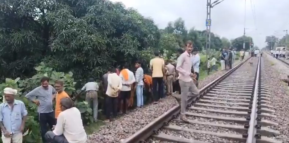 Bareilly News : मीरगंज में युवक की गला काटकर हत्या, बाग में फेंका शव