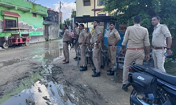 Kasganj News : प्रेमिका से मिलने पहुंचे किशोर को दौड़ा-दौड़ाकर चाकू से गोदा