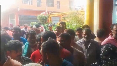 Kasganj News : सफाई कर्मचारियों की जीत… ईओ के आश्वासन के बाद हड़ताल रद