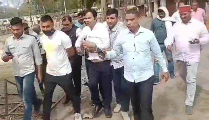 एंटी करप्शन टीम ने एपीओ को 50 हजार रुपये की घूस लेते रंगेहाथ पकड़ा