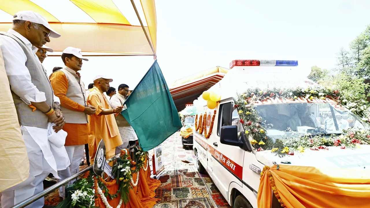 मुख्यमंत्री ने जनता को दिया 2554 हाईटैक एंबुलेंस का तोहफा