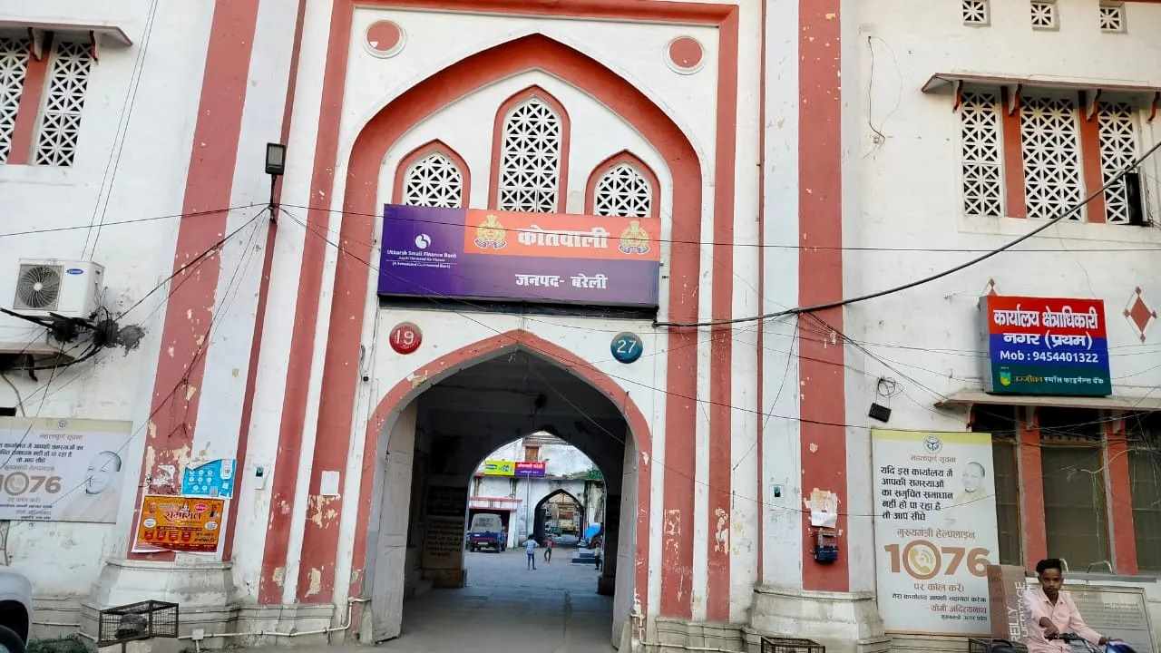Bareilly News: सारनाथ मोटर्स के मालिक, उनकी पत्नी और बेटे पर एफआईआर