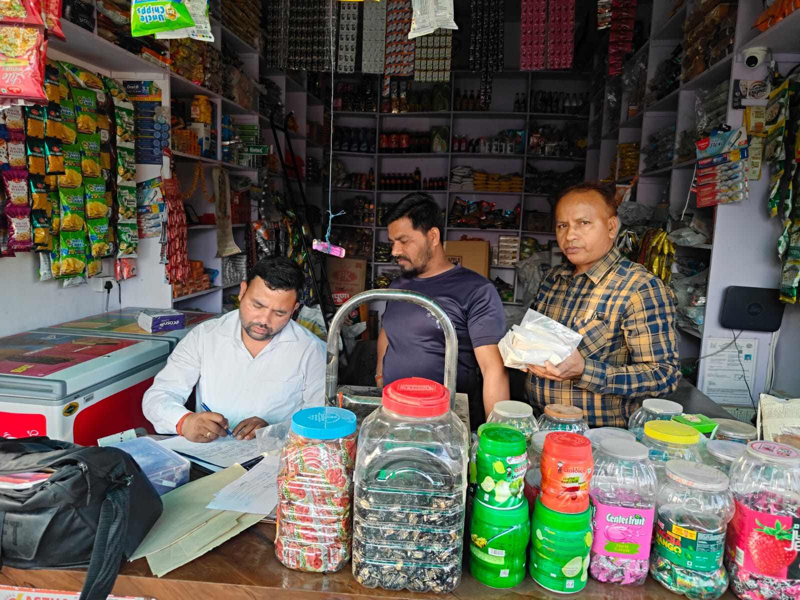 Bareilly News: जहर परोस रहे मुनाफाखोर...देखभालकर खरीदें खाने-पीने की चीजें...जांच में 537 नमूने फेल