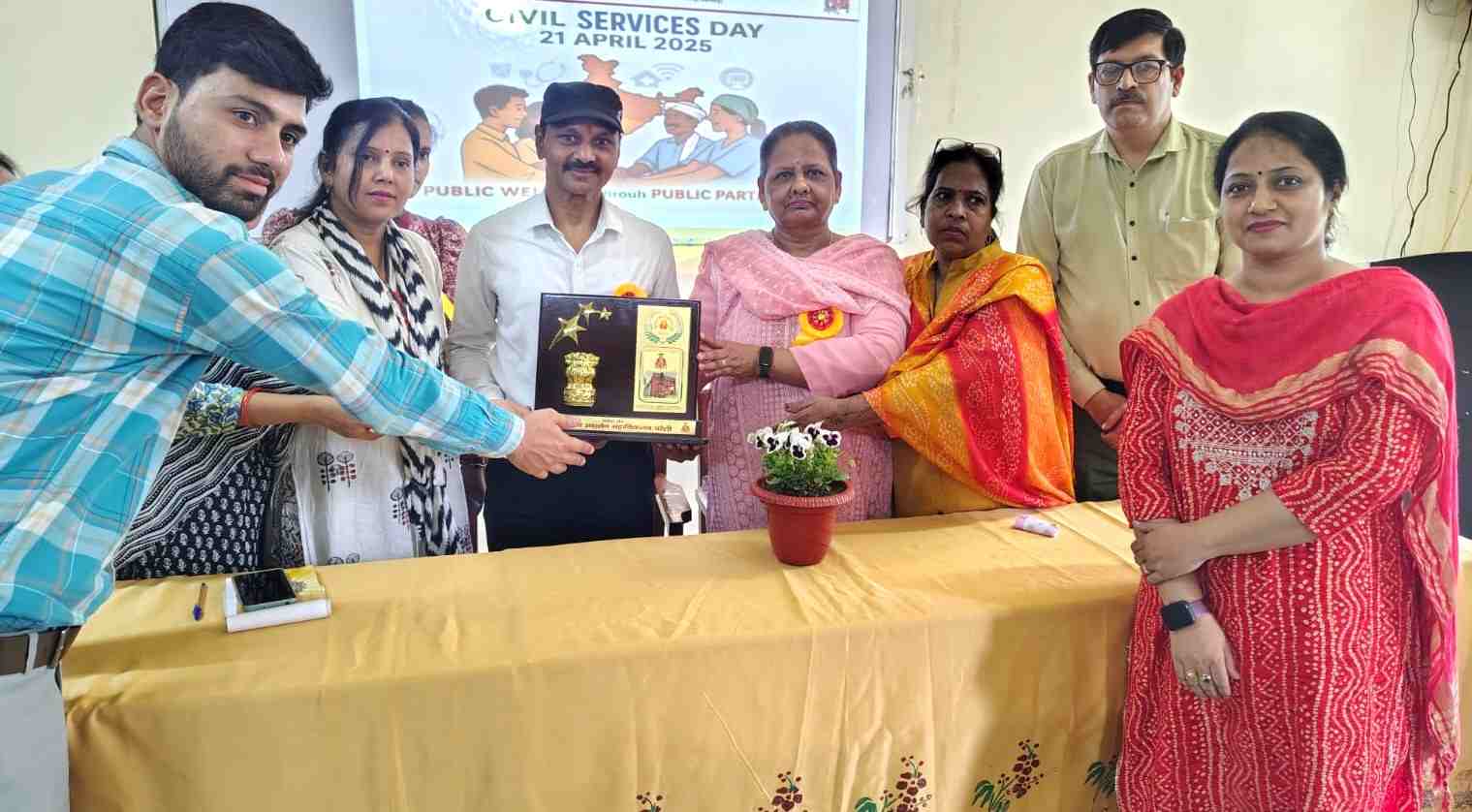 Bareilly News : जागरूक नागरिक वही जो सवाल पूछना जानता हो