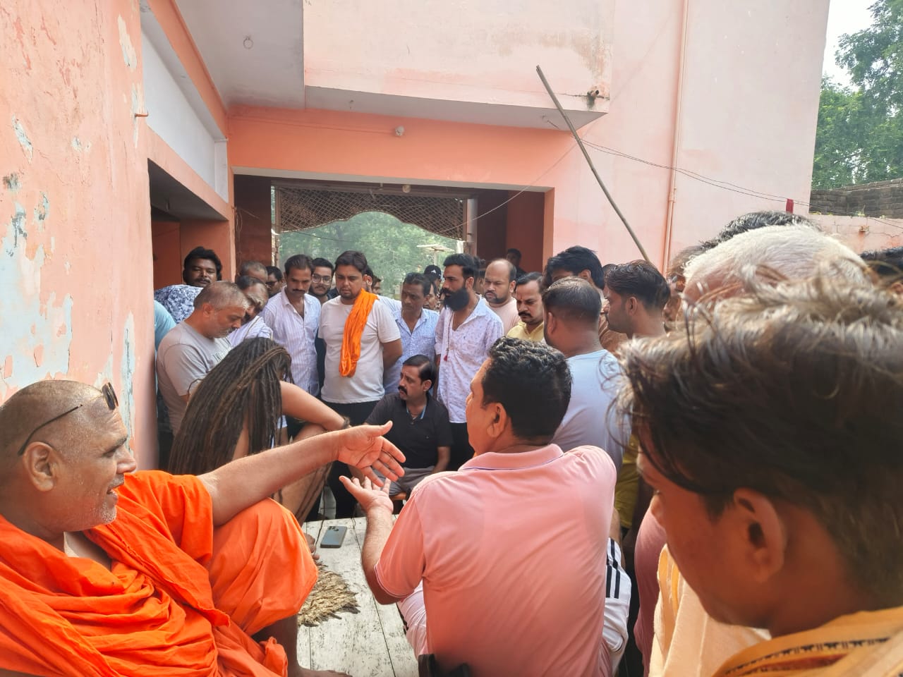 Kasganj News: सोरों में भैरव मंदिर के पुजारी को पीटा, संत ने अन्न-जल और पूजा-पाठ त्यागा