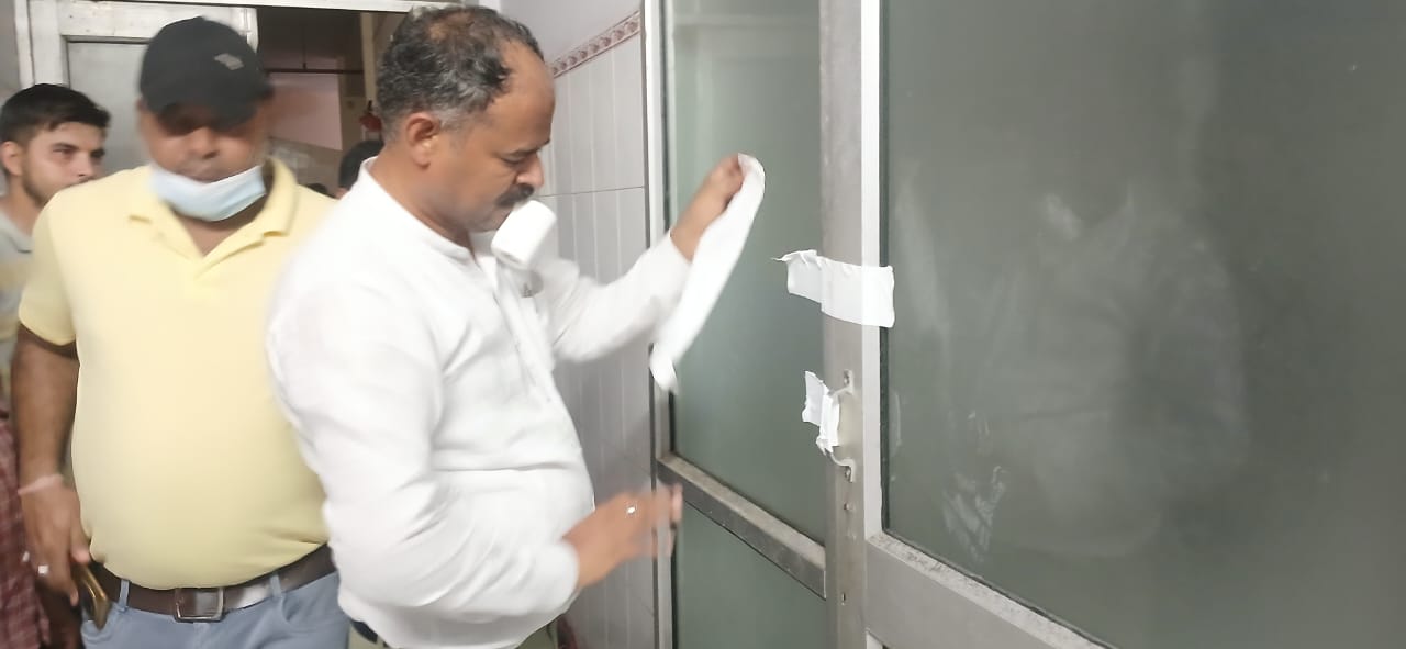 Kasganj news: लापरवाही पर चला प्रशासन का डंडा, कविता जैन नर्सिंग होम का ऑपरेशन थियेटर सीज