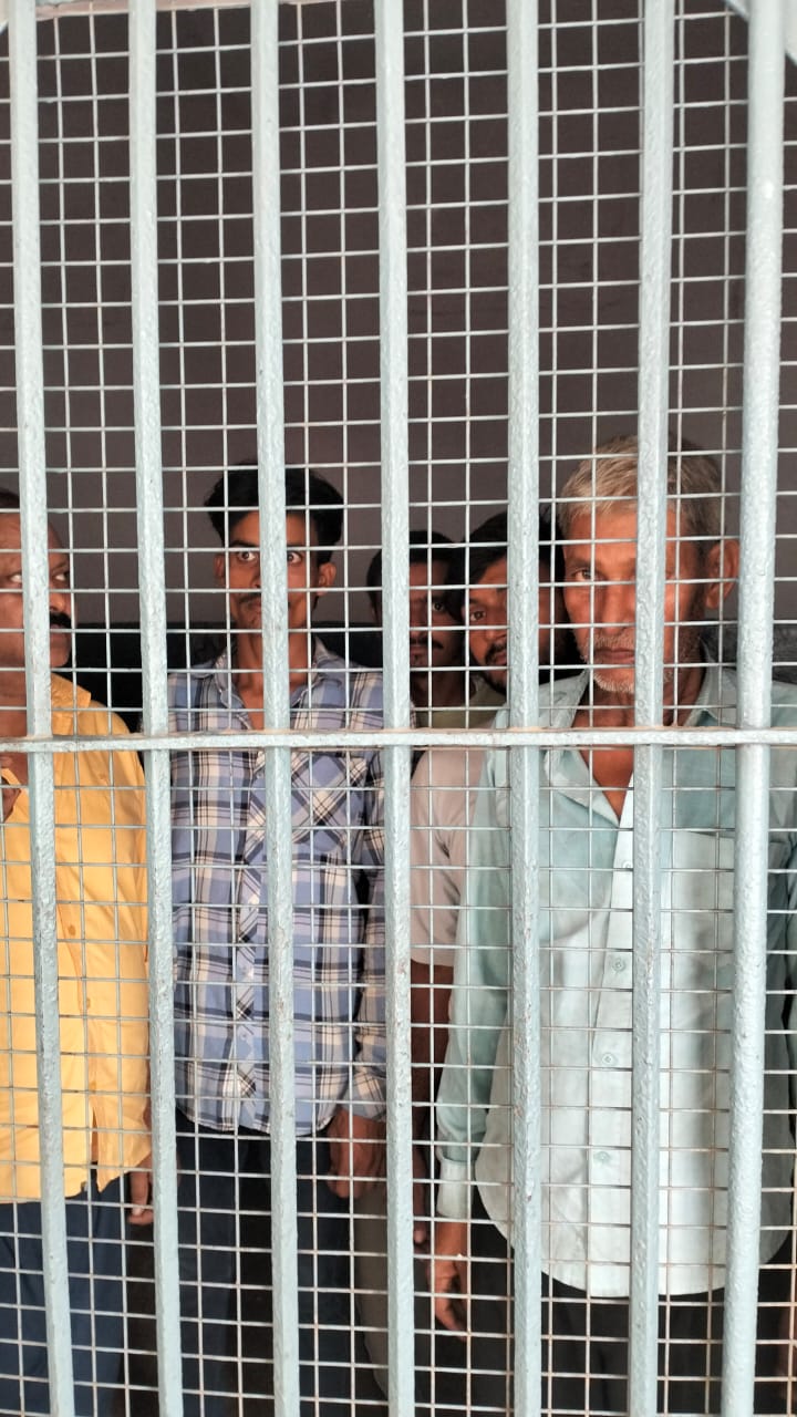 Kasganj news चोर समझकर व्यापारी को पीटा, अब पांच खा रहे हवालात की हवा