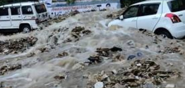 उत्तराखंड में बादल फटने से तबाही: पांच की मौत, 11 लापता
