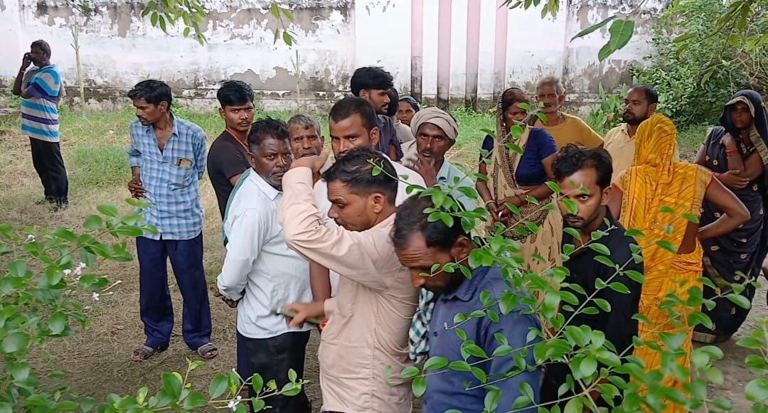 KASGANJ NEWS _पति की संदिग्ध परिस्थितियों में मौत, पत्नी पर जहर खिलाकर हत्या का आरोप