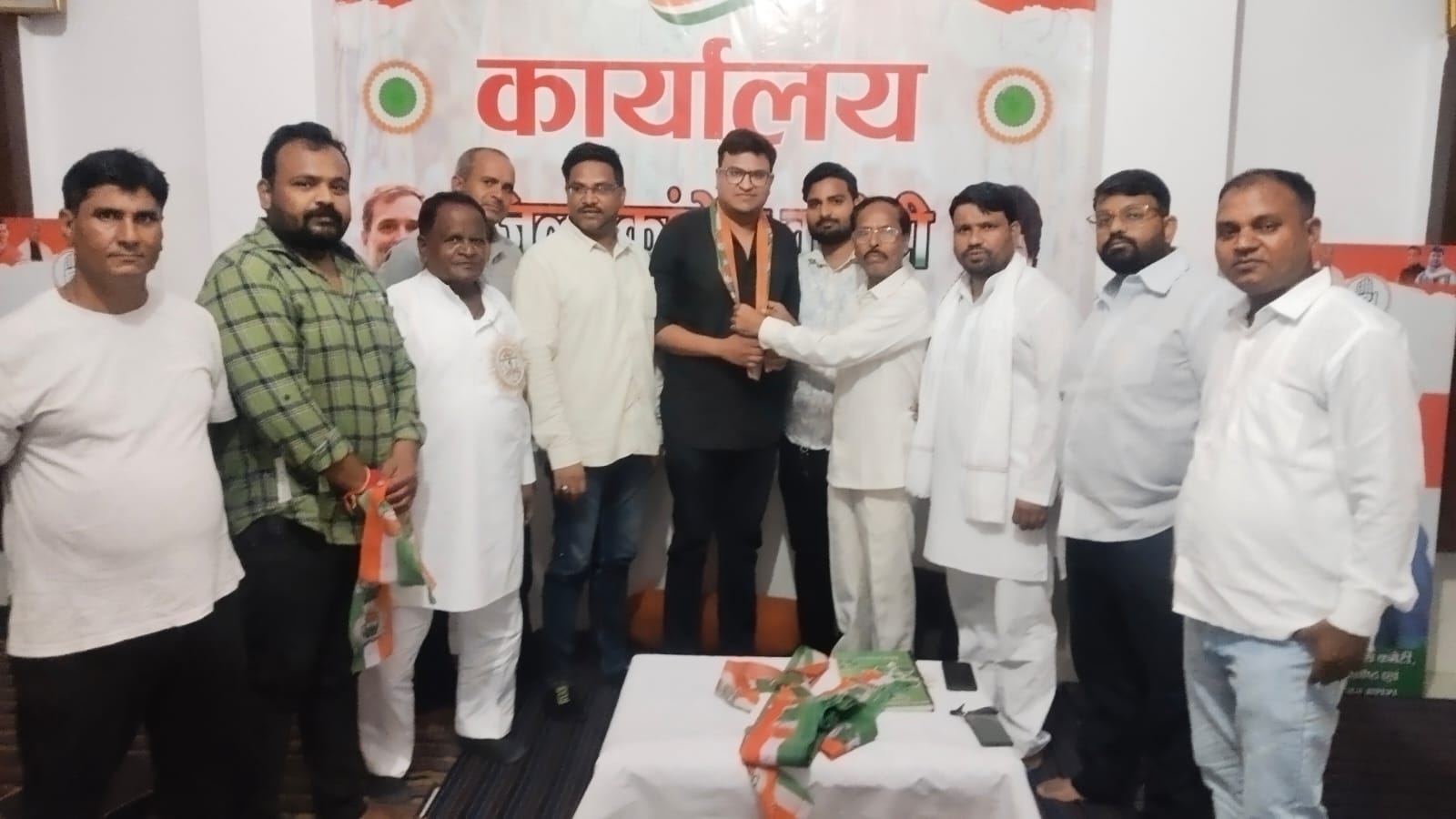 Mathura: संगठन सृजन अभियान को मिल रही मजबूती, समाजसेवी अनुज गुप्ता साथियों सहित कांग्रेस में शामिल