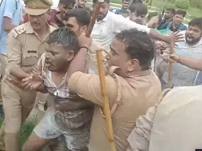 बाराबंकी: छात्रों की पिटाई पर सीओ-कोतवाल नपे, सभी पुलिसकर्मी लाइन हाजिर – सीएम योगी का बड़ा एक्शन