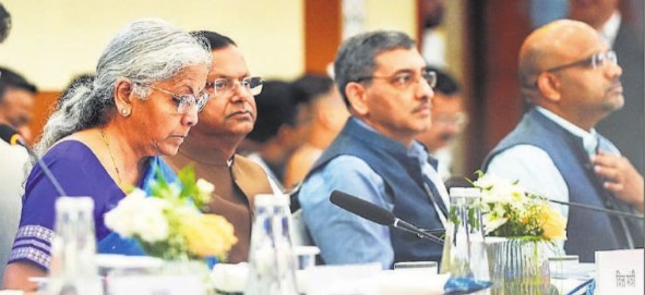 अब जीएसटी में सिर्फ 5 और 18 प्रतिशत स्लैब, 22 से 175 वस्तुएं हो जाएंगी सस्ती