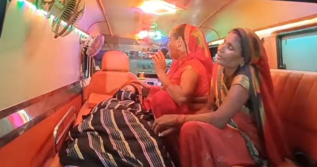 Kasganj: अस्पताल में प्रसब के बाद महिला की मौत, गुस्साए परिजनों ने किया हंगामा 