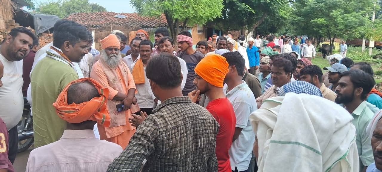 Pilibhit: शोक संतृप्त परिवारों से मिले भाजपा क्षेत्रीय अध्यक्ष दुर्विजय सिंह, हर संभव मदद का दिया भरोसा