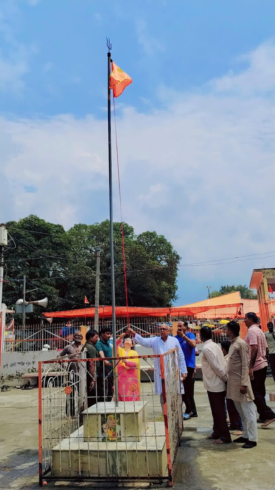 Bareilly:अगरास में गूंजा श्रद्धा और संस्कृति का संगम, नौ तक चलेगा ध्वजा मेला