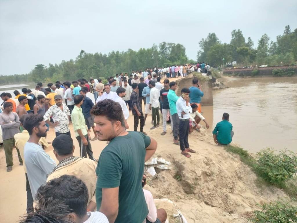 Bareilly News : जन्म दिन पार्टी से लौट रहे पूर्व फौजी लापता, रामगंगा किनारे मिली बाइक, चप्पलें और मोबाइल