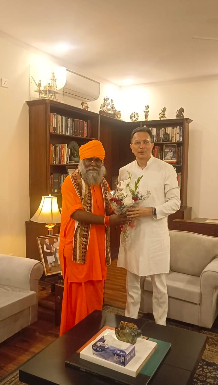 Pilibhit-News: केंद्रीय मंत्री जितिन प्रसाद से मिले स्वामी प्रवक्तानंद, बाढ़ राहत और विकास कार्यों पर चर्चा की 