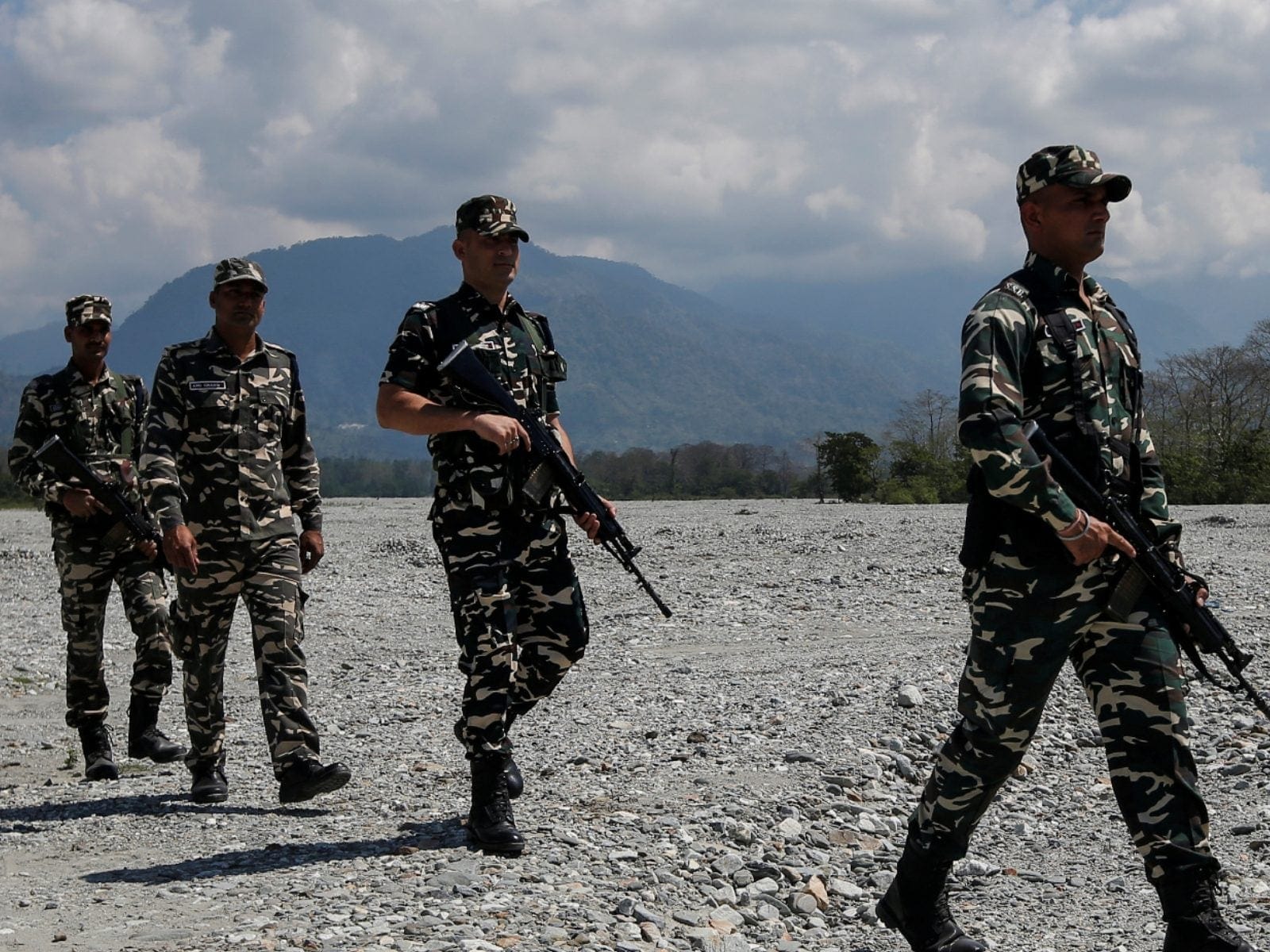 Pilibhit News: नेपाल में इंटरनेट मीडिया बंद होने से बिगड़े हालात, भारत-नेपाल बॉर्डर पर अलर्ट