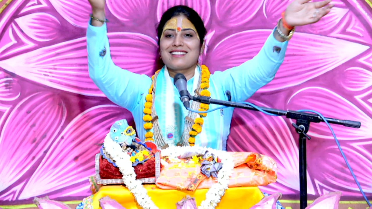 Mathura News: कथा बन जाती है भक्ति और भजनों की गंगा, जब मोहिनी कृष्ण दासी करती है वचनों की अमृत वर्षा