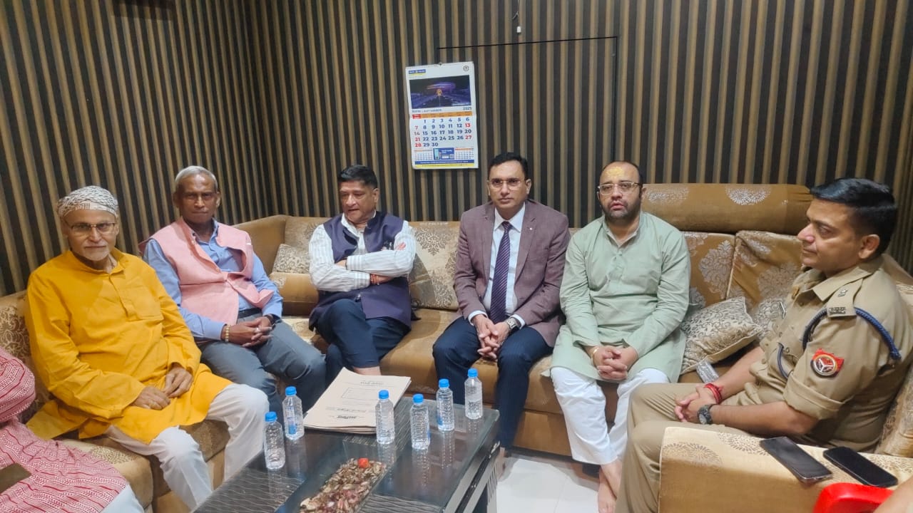 Mathura News:  अब आसानी से कर सकेंगे श्री बांके बिहारी के दर्शन, मंदिर प्रबंधन कमेटी ने किया व्यवस्था में बदलाव