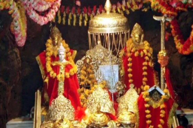 जम्मू-कश्मीर: लगातार बारिश से वैष्णो देवी यात्रा फिर स्थगित, श्रद्धालुओं की बढ़ी चिंता