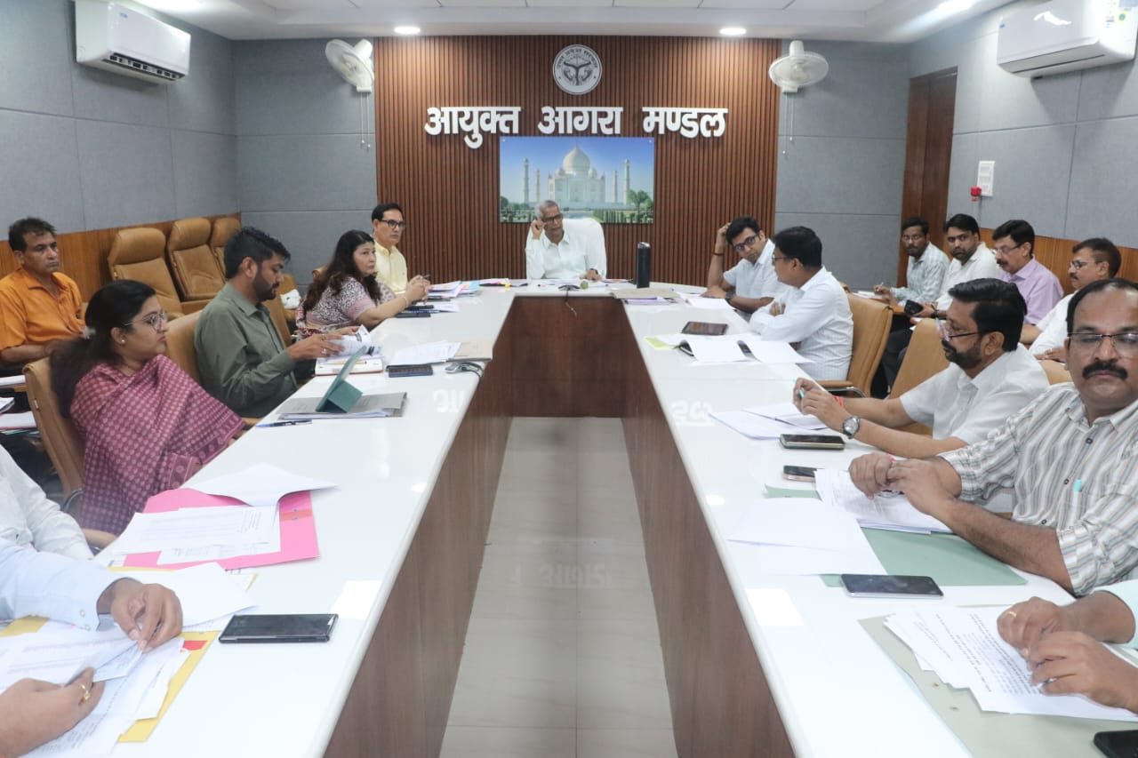 Agra News: वाणिज्य कर वसूली में आगरा मण्डल के चारों जिले फिसड्डी, मंडलायुक्त ने जताई कड़ी नाराजगी