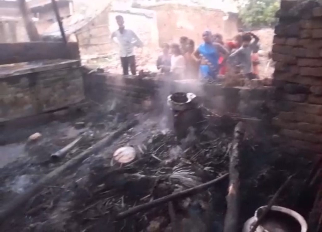 Bareilly News : भीषण आग से गरीब का अशियाना समेत सबकुछ जलकर हुआ राख, महिला भी झुलसी 