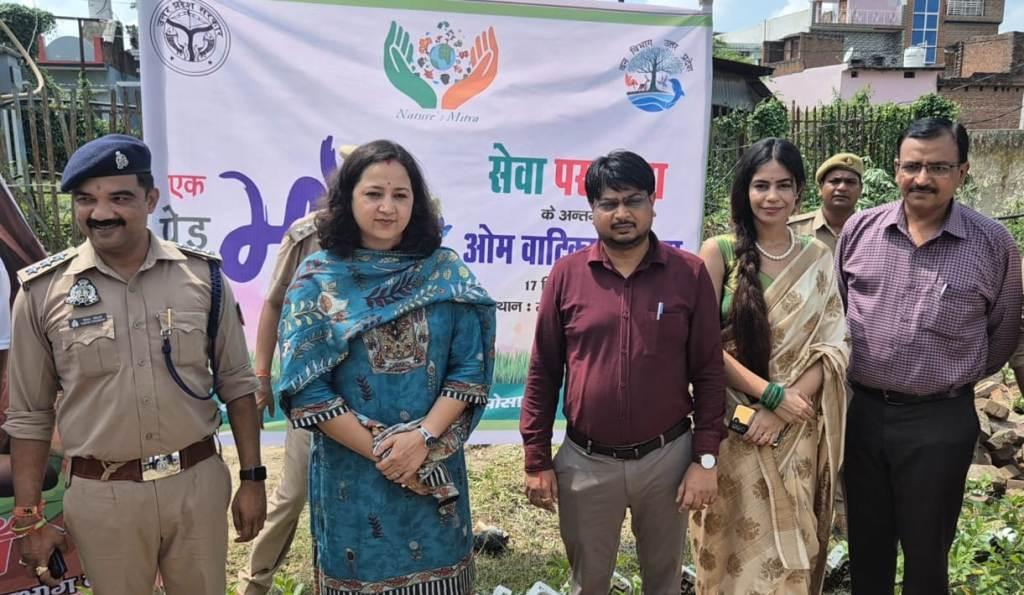 Bareilly  News : विद्युत् उप खंड परिसर में ओम वाटिका की हुई स्थापना, रोपित किए गये औषधीय और छायादार पौधे  