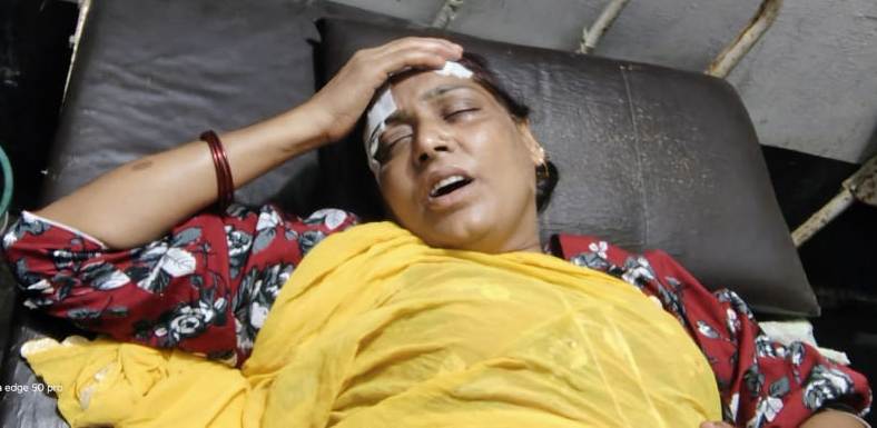 Bareilly News : तेज रफ़्तार ऑटो सड़क पर पलटा, आधा दर्जन महिला, पुरुष और बच्चे हुए घायल, चालक हुआ फरार 