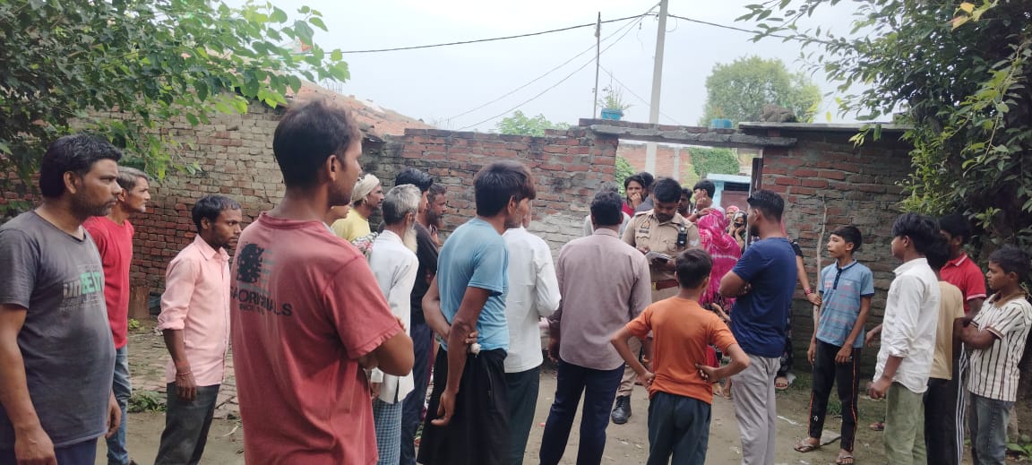 बहेड़ी में चोरों का तांडव, गरीब परिवार के घर से लाखों के गहने-नगदी उड़ाए दीवार तोड़कर कई घरों में घुसे चोर, पीड़ित ने पुलिस से लगाई गुहार 