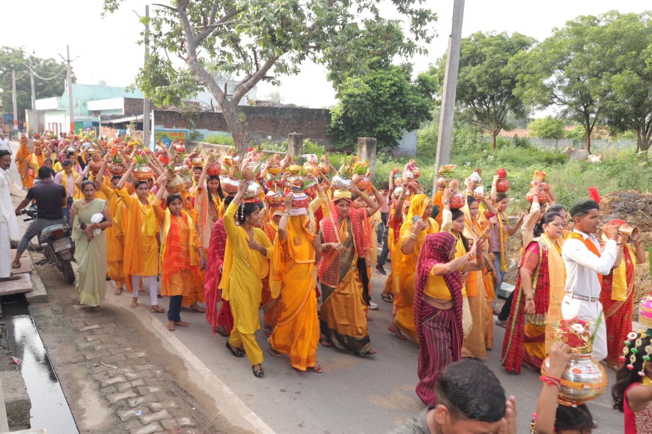 Mathura-News: पं. दीनदयाल उपाध्याय स्मृति महोत्सव मेला के पहले दिन कलश  यात्रा निकाली