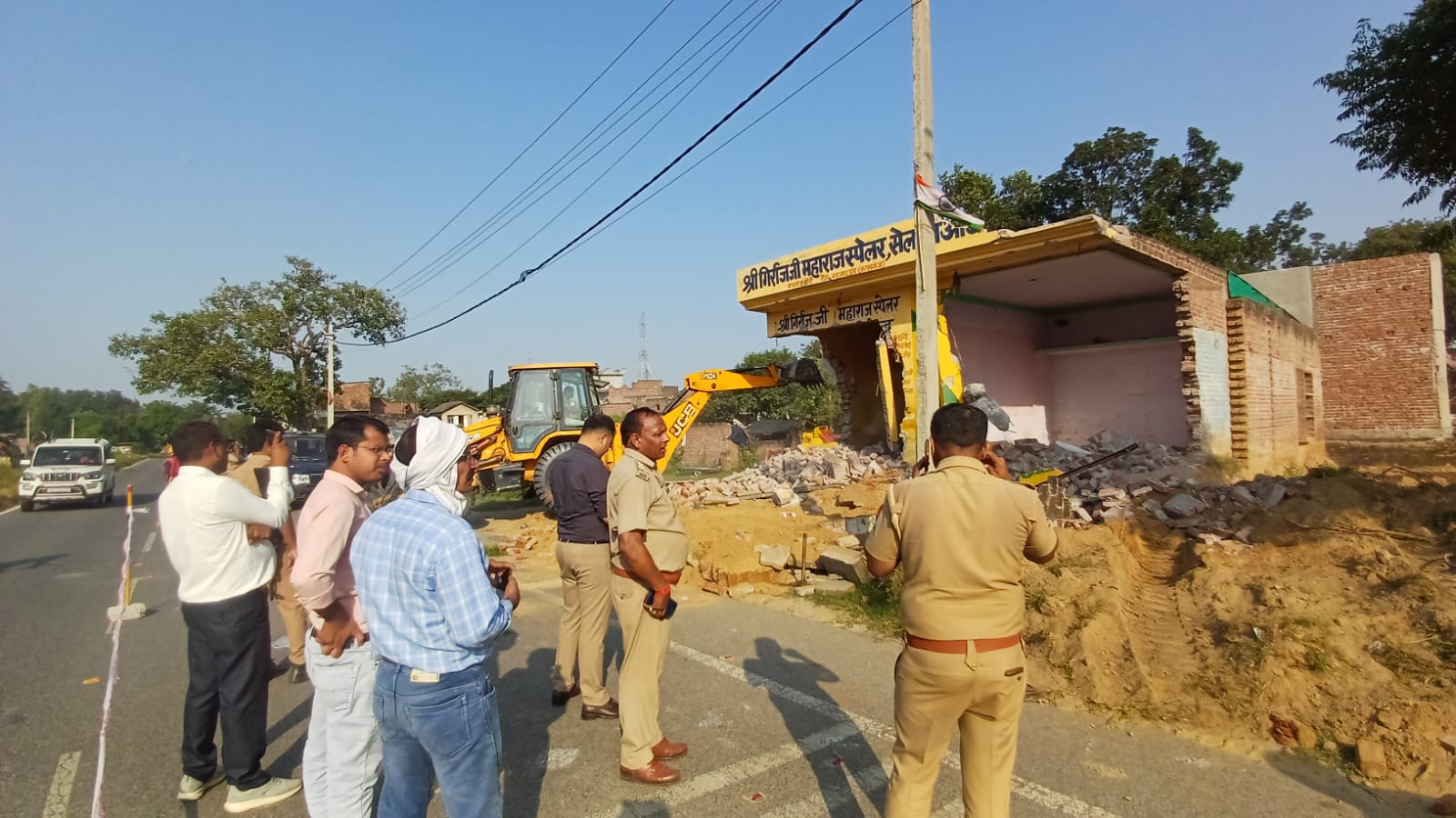 KASGANJ NEWS भाकियू स्वराज के प्रदेश उपाध्यक्ष और जिलाध्यक्ष का अवैध अतिक्रमण ध्वस्त