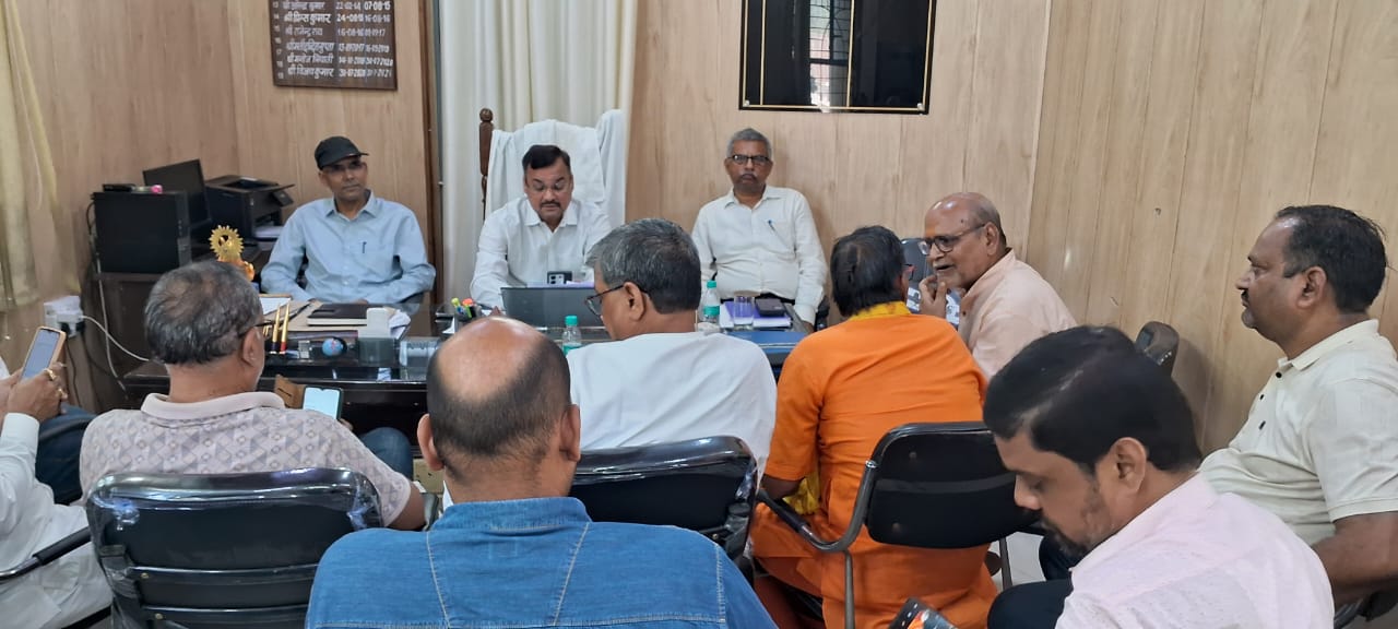 Mathura News- व्यापार मंडल और जीएसटी अधिकारियों की बैठक में दरों में परिवर्तन पर चर्चा