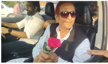 Rampur News: 23 महीने बाद आज़म खान को मिली सलाखों से आज़ादी, कुछ बोले नहीं, हाथ हिलाकर स्वीकार किया अभिवादन