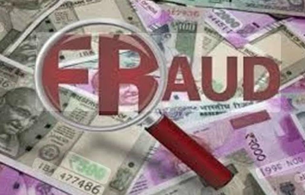 Bareilly News- लखनऊ में तैनात महिला सिपाही के पति ने दवा व्यापारी से 2.82 लाख रुपये ठगे व्यापारी के विरोध करने पर आरोपी ने पत्नी को दरोगा बताकर धमकाया, एसएसपी के आदेश पर रिपोर्ट दर्ज