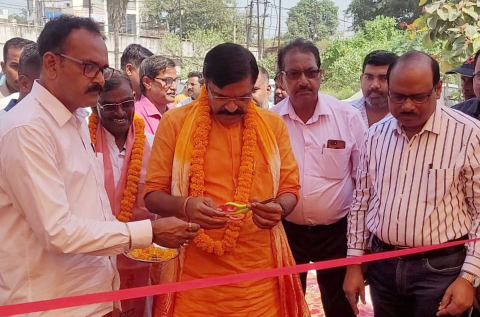 Badaun News: गन्ना किसानों के लिए नई दिशा: सदर विधायक ने किया सर्वे सट्टा मेला व कृषक गोष्ठी का उद्घाटन, उन्नतशील खेती अपनाने का आह्वान