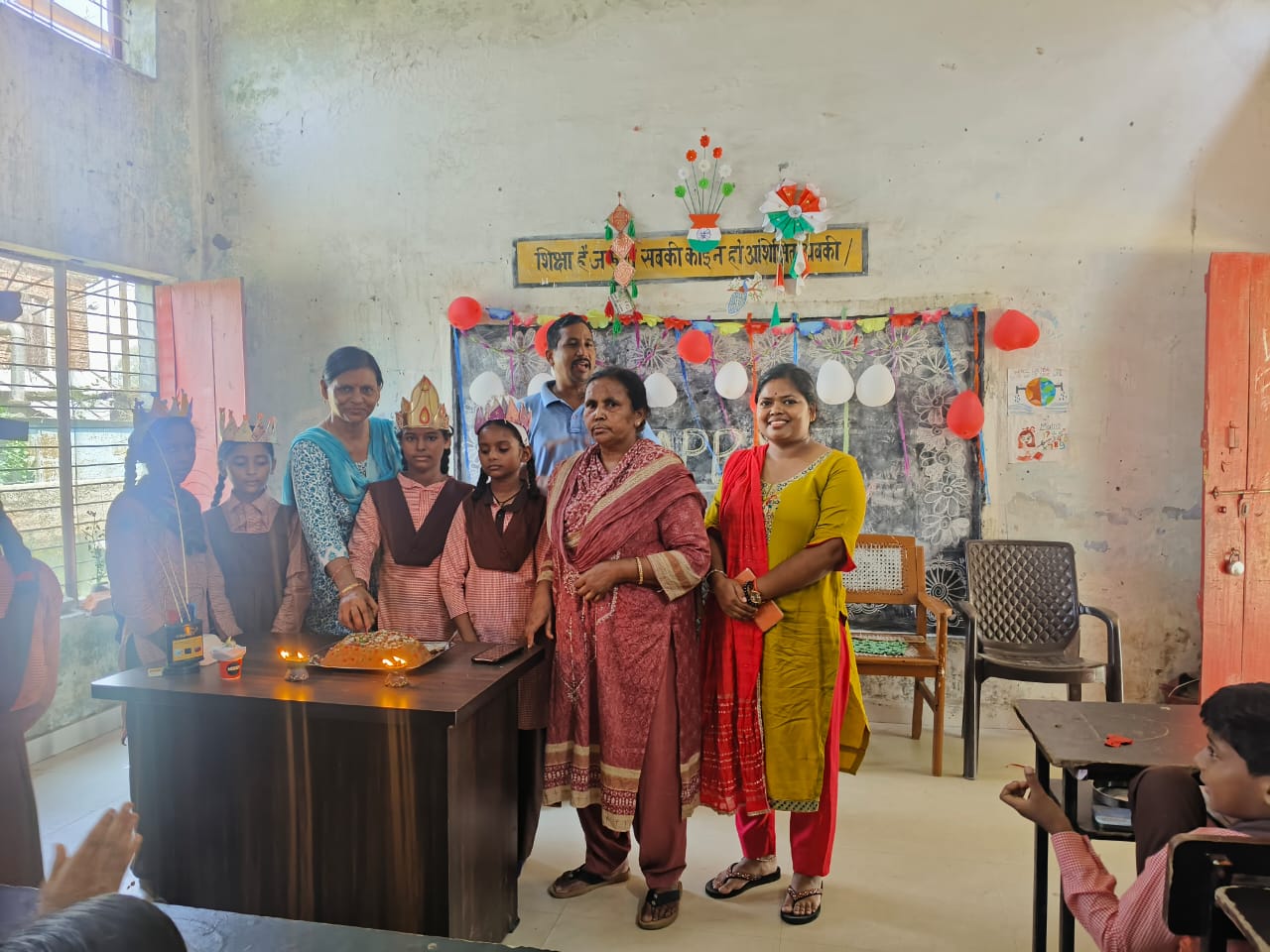 Bareilly News- बच्चों के पसंदीदा पात्र मीना का जन्मदिन धूमधाम से मनाया गया  बरेली के नत्थू रमपुरा स्कूल में हुआ आयोजन, छात्रा दीक्षा बनी रोल मॉडल 