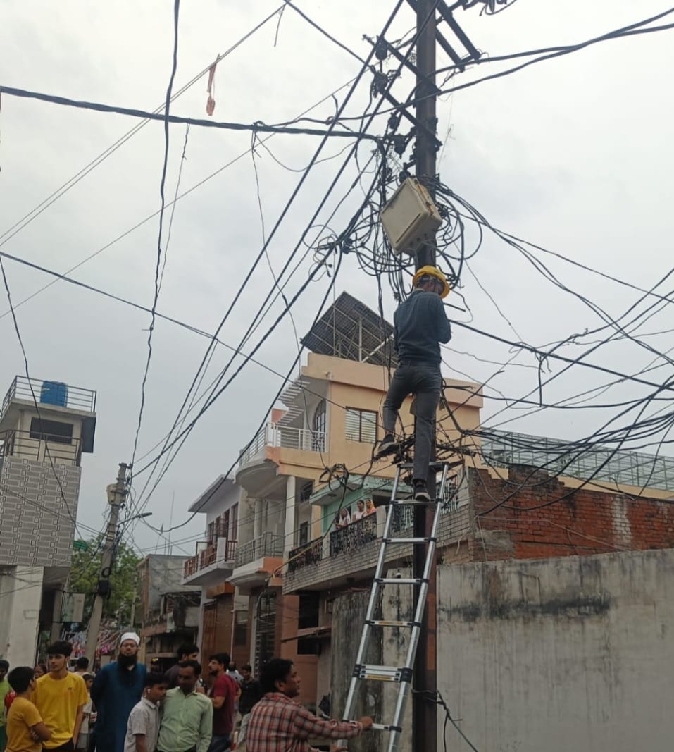 Bareilly News: चोरी की बिजली से चल रहा था सपा पार्षद का चार्जिंग स्टेशन, 1.12 करोड़ का जुर्माना