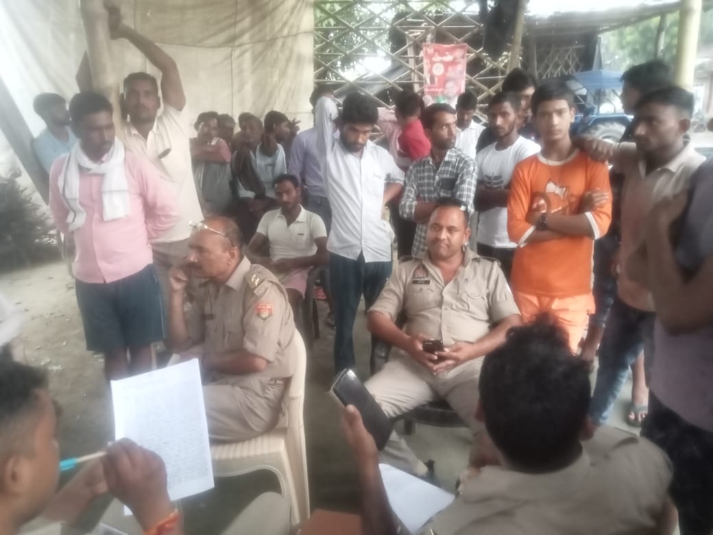 KASGANJ NEWS पटियाली तहसील प्रशासन ने 30 बीघा कृषि भूमि कुर्क कर ग्राम प्रधान के सुपुर्द की