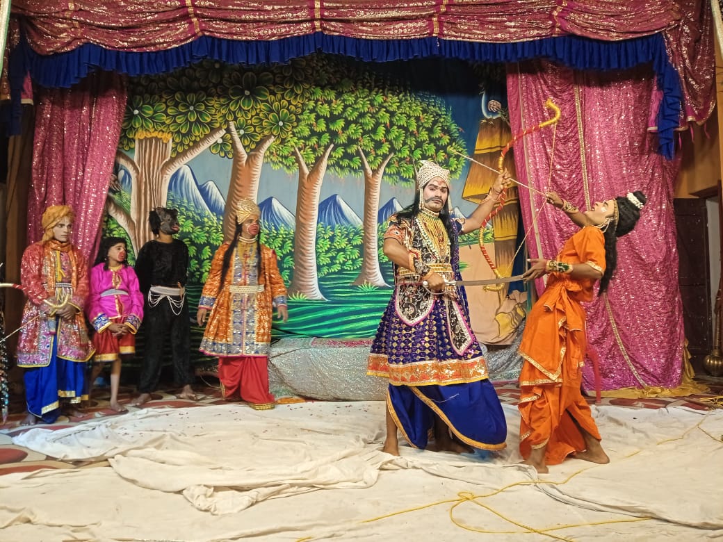 Rampur News:  जय श्रीराम के नारों से गूंजा ज्वाला नगर, कुंभकरण और मेघनाद वध लीला का मंचन