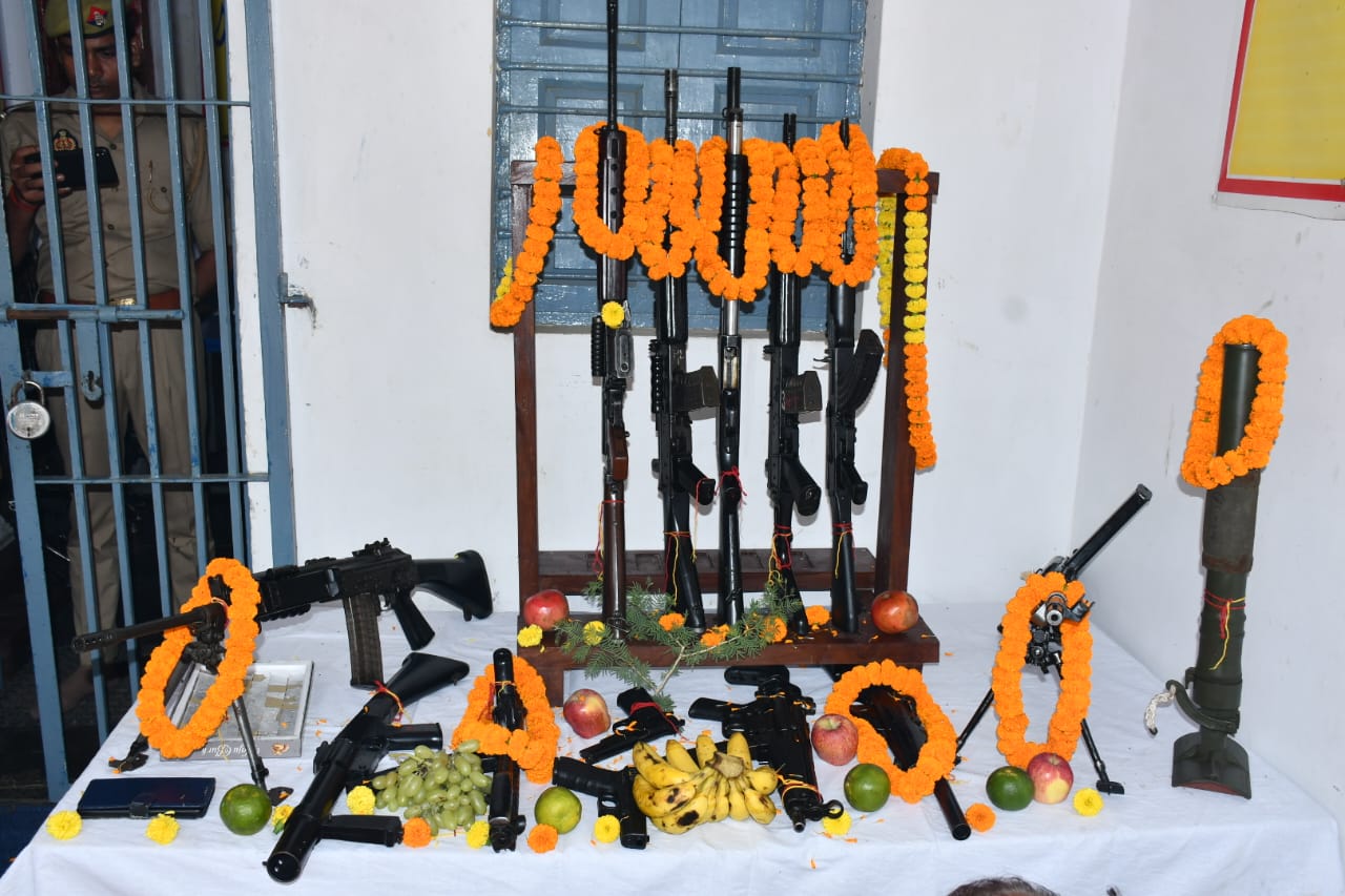 Badaun News:विजयादशमी पर बदायूं पुलिस का शस्त्र पूजन – धर्म और सुरक्षा के संकल्प के साथ वीरता को किया नमन
