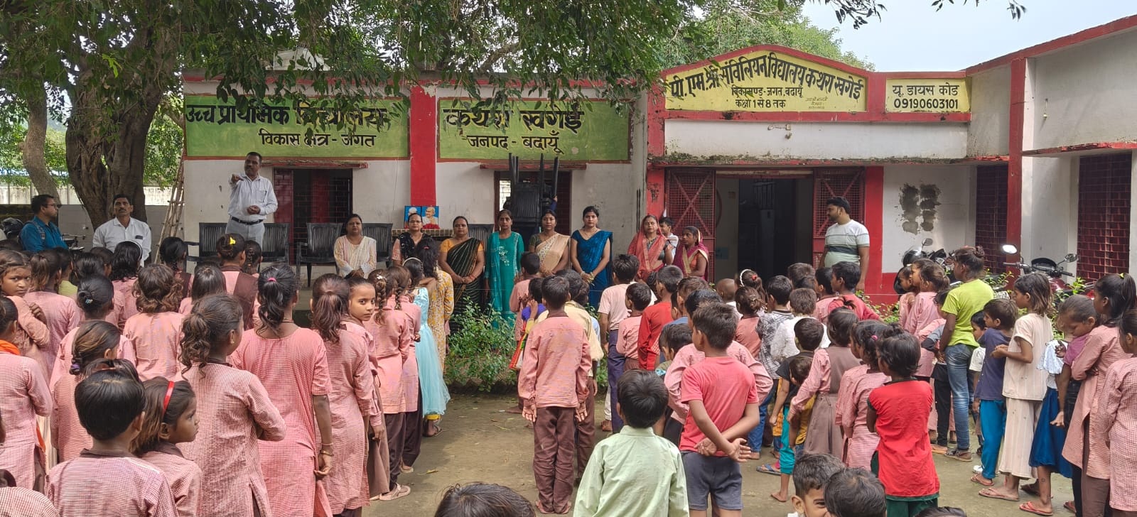 Badaun News:पीएम श्री विद्यालय कथरा खगेई में शिक्षकों ने गांधी-शास्त्री जयंती पर अर्पित की श्रद्धांजलि, बच्चों को दिए अहिंसा के पाठ